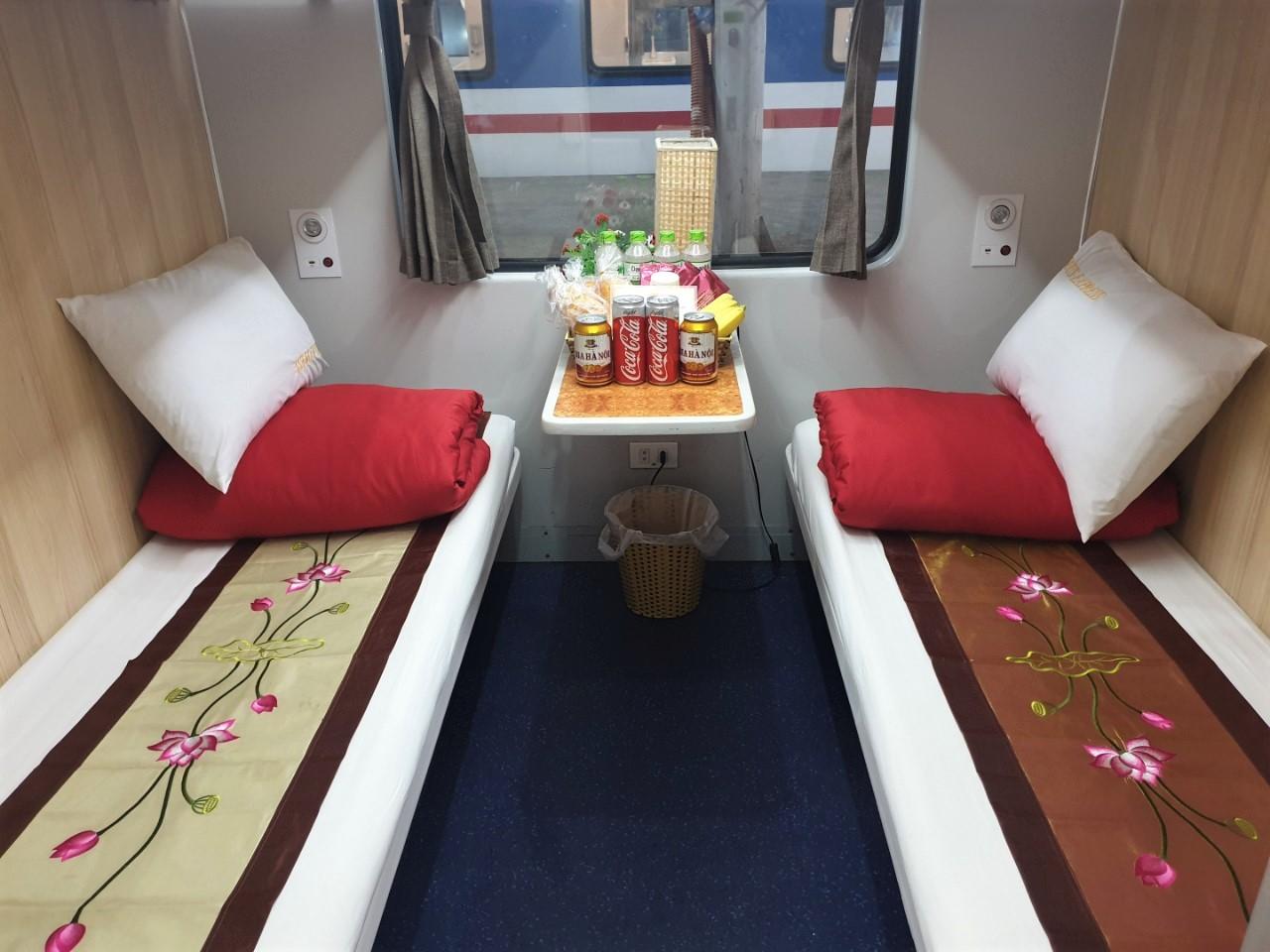 Hue - Ninh Binh on Lotus Train SE20 (20h54 – 09h10)