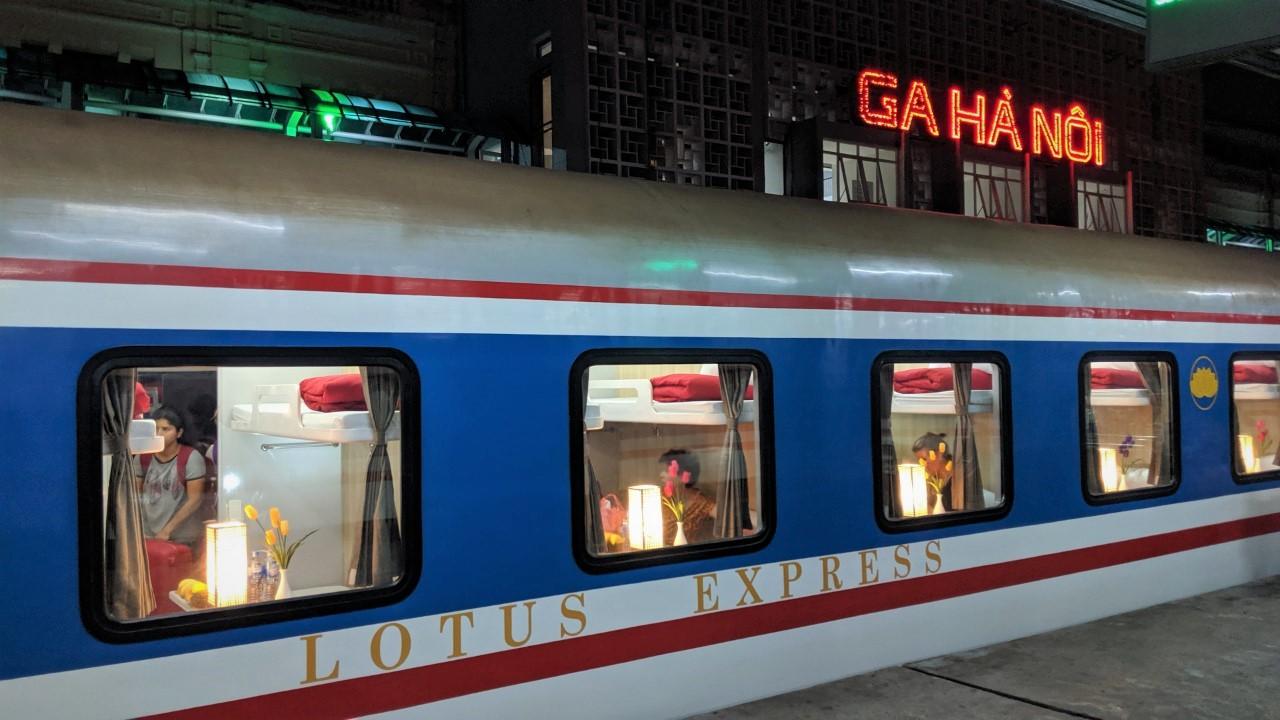 Dong Hoi - Ninh Binh on Lotus Train SE20 (00h06 – 09h10)