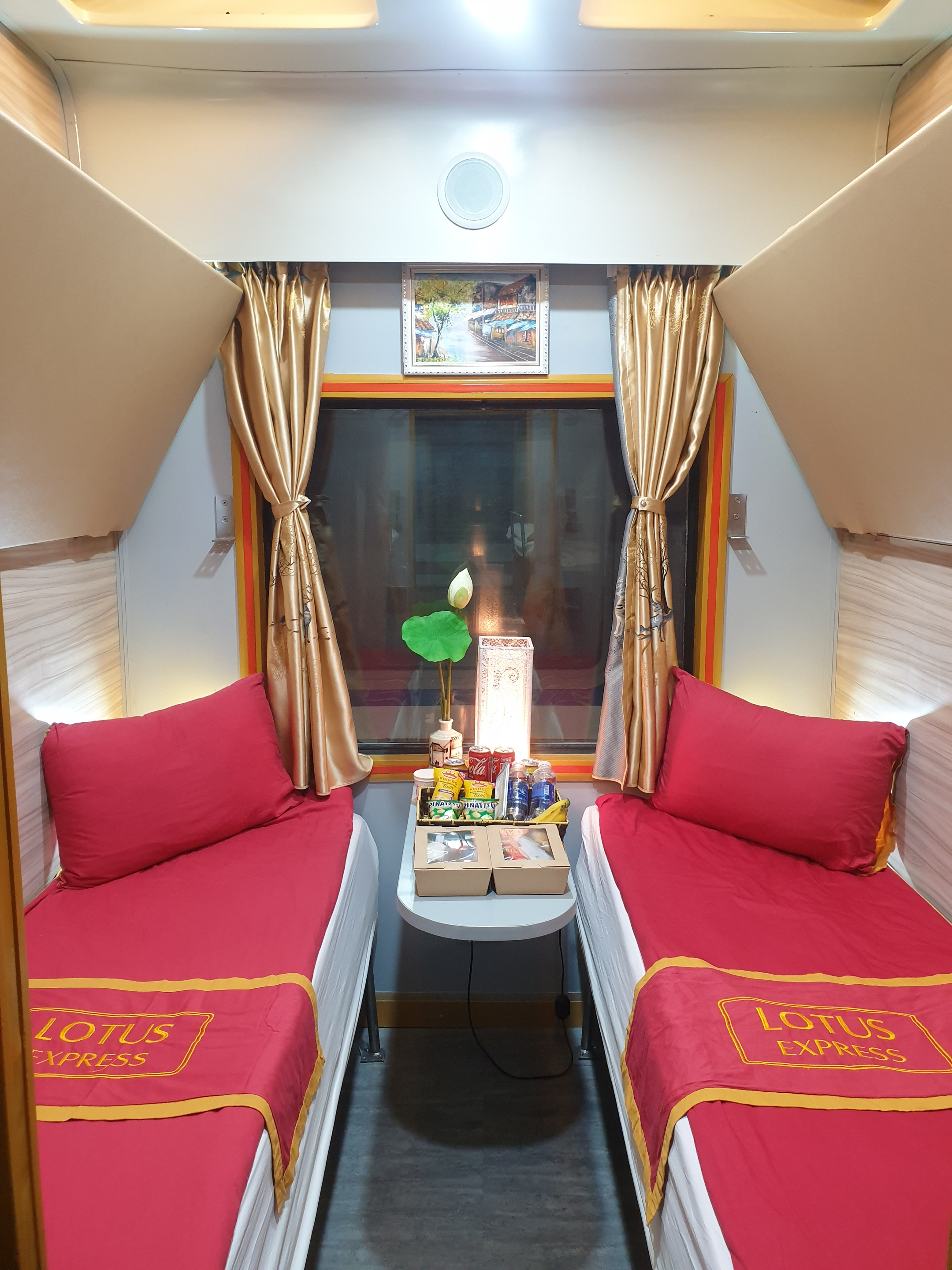 Ninh Binh - Hue in VIP 2 berth Lotus train service on SE19 (22h00 – 09h20) - Price per person not per cabin 